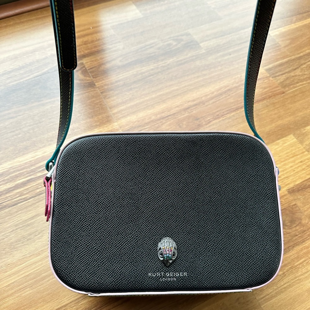 Like new, great size shoulder bag.